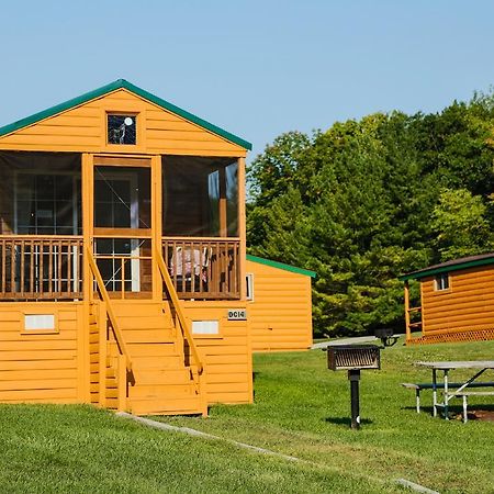 Plymouth Rock Camping Resort Deluxe Cabin 18 Elkhart Lake Bagian luar foto